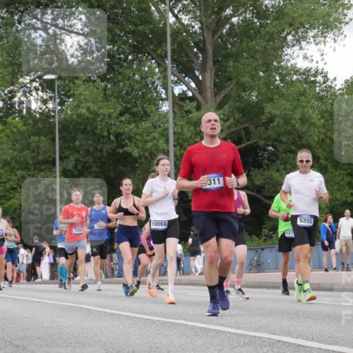 29.06.2025 - hella hamburg halbmarathon Luisa Fischer http://msf.ph/oto/8450973 29.06.2025 10:32:35 Kennedybrücke 15266, 11376, 1694, 15143, 10068, 311, 127, 5250, 1694, 2699, 3311, 4362, 4395, 4700, 5249, 5250, 8560, 10068 meine-sportfotos.de