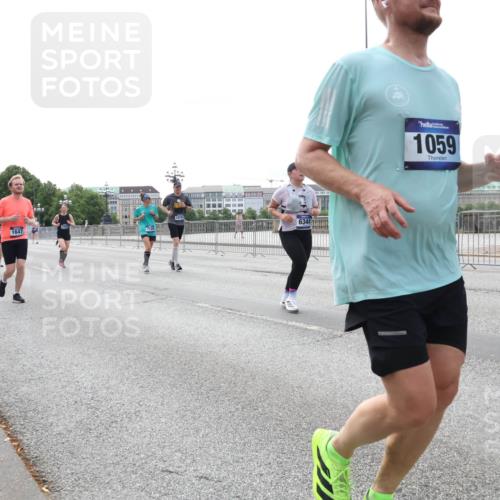 29.06.2025 - hella hamburg halbmarathon Lena Gebhardt http://msf.ph/oto/8450976 29.06.2025 10:30:51 Lombardsbrücke 1647, 1059, 1059, 1472, 1647, 1773, 2097, 2268, 2505, 2569, 2754, 2755, 3131, 3281, 4198, 4575, 4819, 6195, 6344, 6556, 6620, 6787, 7071, 7120, 7351, 8757, 9576, 9830, 10989, 11981, 11984, 11988, 12384, 12460, 12461, 12627, 12687, 12688, 14095, 14216, 14421, 14803, 15299, 15466, 15589, 15757, 15789, 15938, 16504, 16791, 16864, 17224, 17463, 17742, 17966, 18362, 18795, 18860, 19052, 19226 meine-sportfotos.de