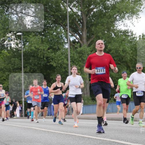29.06.2025 - hella hamburg halbmarathon Luisa Fischer http://msf.ph/oto/8450989 29.06.2025 10:32:35 Kennedybrücke 15266, 11376, 5143, 12216, 1694, 13031, 10068, 3311, 12780, 5250, 1694, 2699, 3311, 4362, 4395, 4700, 5249, 5250, 8560, 10068 meine-sportfotos.de