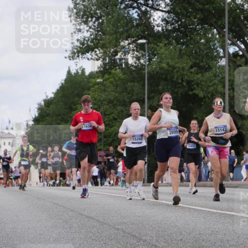 29.06.2025 - hella hamburg halbmarathon Luisa Fischer http://msf.ph/oto/8451158 29.06.2025 10:32:40 Kennedybrücke 18385, 1634, 15266, 2699, 15452, 15143, 11376, 1694, 1869, 2699, 3311, 4700, 5063, 5249, 5250, 8388, 10068 meine-sportfotos.de