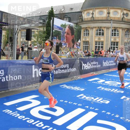 29.06.2025 - hella hamburg halbmarathon Michael Strokosch http://msf.ph/oto/8451206 29.06.2025 10:29:45 Ziel 7186, 13374, 16818 meine-sportfotos.de