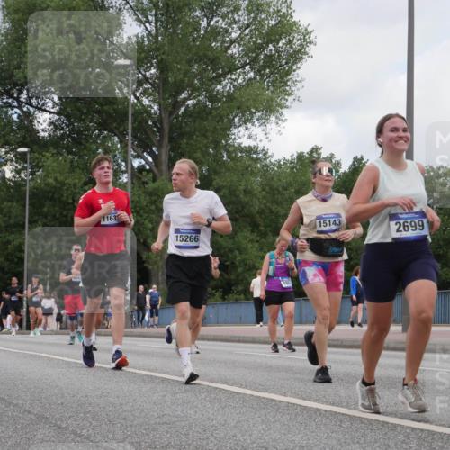 29.06.2025 - hella hamburg halbmarathon Luisa Fischer http://msf.ph/oto/8451291 29.06.2025 10:32:43 Kennedybrücke 8388, 506, 1163, 15266, 498, 15143, 2699, 12, 1694, 1869, 2699, 4700, 4982, 5063, 5249, 5250, 5322, 8388, 10068, 10162 meine-sportfotos.de