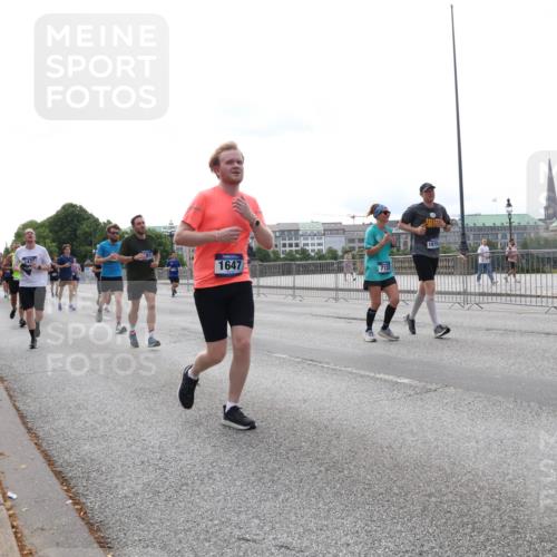 29.06.2025 - hella hamburg halbmarathon Lena Gebhardt http://msf.ph/oto/8451296 29.06.2025 10:30:53 Lombardsbrücke 1475, 1647, 1059, 1472, 1647, 1773, 2097, 2268, 2505, 2569, 2754, 2755, 3131, 3281, 4198, 4561, 4575, 4819, 6195, 6344, 6556, 6620, 6787, 7071, 7120, 7351, 8757, 9576, 9830, 10989, 11981, 11984, 11988, 12384, 12460, 12461, 12627, 12687, 12688, 14095, 14216, 14421, 14803, 15299, 15466, 15589, 15757, 15789, 16504, 16791, 16864, 17224, 17463, 17509, 17742, 17966, 18362, 18795, 18860, 19052, 19226 meine-sportfotos.de