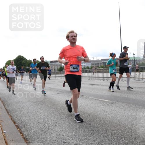 29.06.2025 - hella hamburg halbmarathon Lena Gebhardt http://msf.ph/oto/8451322 29.06.2025 10:30:54 Lombardsbrücke 328, 1647, 1472, 1059, 1472, 1647, 1773, 2097, 2268, 2505, 2569, 2754, 2755, 3131, 3281, 4198, 4561, 4575, 4819, 6195, 6344, 6556, 6620, 6787, 7071, 7120, 7351, 8757, 9576, 9830, 10989, 11981, 11984, 11988, 12384, 12460, 12461, 12627, 12687, 12688, 14095, 14216, 14421, 14803, 15299, 15466, 15589, 15757, 15789, 16504, 16791, 16864, 17224, 17463, 17509, 17742, 17966, 18362, 18795, 18860, 19052, 19226 meine-sportfotos.de