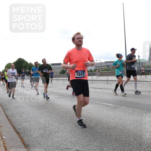 29.06.2025 - hella hamburg halbmarathon Lena Gebhardt http://msf.ph/oto/8451342 29.06.2025 10:30:54 Lombardsbrücke 3281, 1472, 1647, 7120, 1059, 1472, 1647, 1773, 2097, 2268, 2505, 2569, 2754, 2755, 3131, 3281, 4198, 4561, 4575, 4819, 6195, 6344, 6556, 6620, 6787, 7071, 7120, 7351, 8757, 9576, 9830, 10989, 11981, 11984, 11988, 12384, 12460, 12461, 12627, 12687, 12688, 14095, 14216, 14421, 14803, 15299, 15466, 15589, 15757, 15789, 16504, 16791, 16864, 17224, 17463, 17509, 17742, 17966, 18362, 18795, 18860, 19052, 19226 meine-sportfotos.de