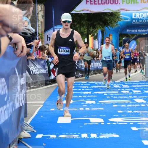 29.06.2025 - hella hamburg halbmarathon Strokosch-Dieckow http://msf.ph/oto/8451418 29.06.2025 10:37:38 Ziel 1290, 1505, 1615, 5791, 7831, 10451, 10922, 11106, 13595, 14934, 18193, 18216 meine-sportfotos.de