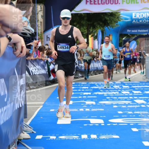 29.06.2025 - hella hamburg halbmarathon Strokosch-Dieckow http://msf.ph/oto/8451429 29.06.2025 10:37:38 Ziel 1290, 1505, 1615, 5791, 7831, 10451, 10922, 11106, 13595, 14934, 18193, 18216 meine-sportfotos.de