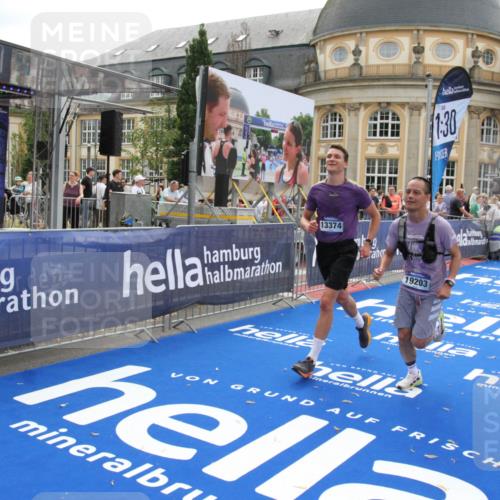 29.06.2025 - hella hamburg halbmarathon Michael Strokosch http://msf.ph/oto/8451467 29.06.2025 10:29:50 Ziel 13374, 19202 meine-sportfotos.de