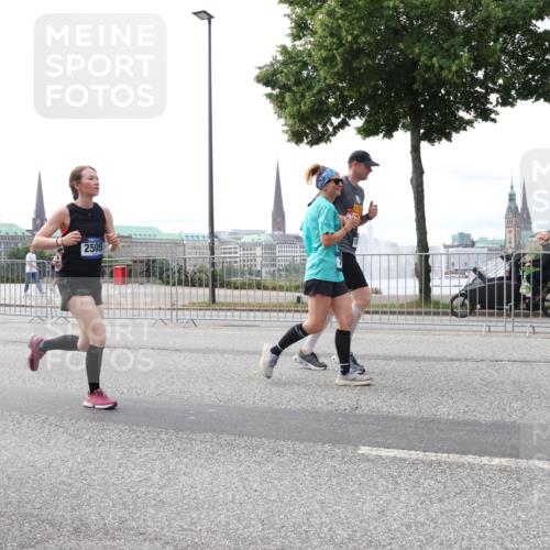 29.06.2025 - hella hamburg halbmarathon Lena Gebhardt http://msf.ph/oto/8451477 29.06.2025 10:30:55 Lombardsbrücke 2505, 1059, 1472, 1647, 1773, 2097, 2268, 2505, 2569, 2754, 2755, 3131, 3281, 4198, 4561, 4575, 4819, 6195, 6344, 6556, 6620, 6787, 7071, 7120, 7351, 8757, 9576, 9830, 10989, 11981, 11984, 11988, 12384, 12460, 12461, 12627, 12687, 12688, 14095, 14216, 14421, 14803, 15299, 15466, 15589, 15757, 15789, 16504, 16791, 17224, 17463, 17509, 17742, 17966, 18362, 18795, 18860, 19052, 19226 meine-sportfotos.de