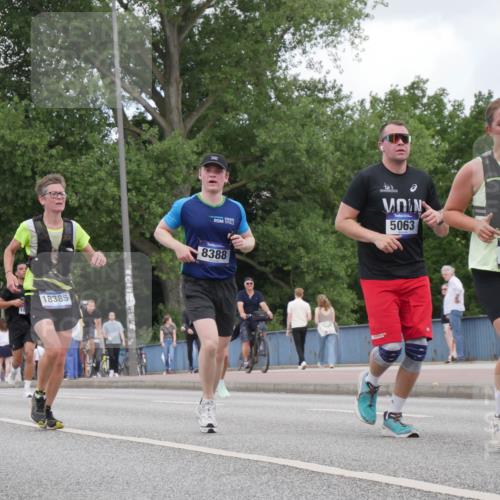 29.06.2025 - hella hamburg halbmarathon Luisa Fischer http://msf.ph/oto/8451496 29.06.2025 10:32:47 Kennedybrücke 5322, 17529, 18385, 5063, 8388, 15453, 1869, 3613, 4700, 4982, 5063, 5322, 8388, 10162 meine-sportfotos.de