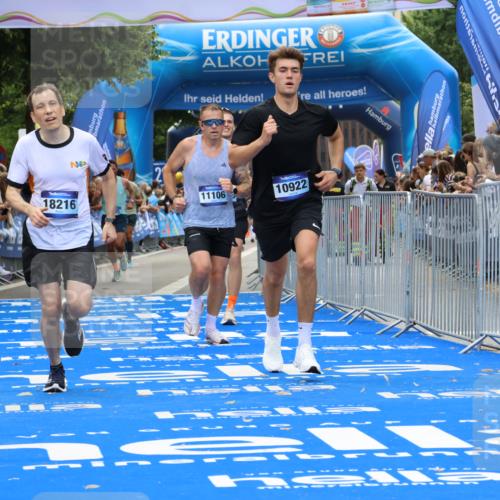 29.06.2025 - hella hamburg halbmarathon Strokosch-Dieckow http://msf.ph/oto/8451520 29.06.2025 10:37:34 Ziel 1290, 1505, 5042, 5791, 6047, 7831, 9914, 10451, 10922, 11106, 14934, 18193, 18216 meine-sportfotos.de