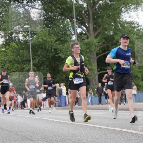 29.06.2025 - hella hamburg halbmarathon Luisa Fischer http://msf.ph/oto/8451522 29.06.2025 10:32:47 Kennedybrücke 12305, 0162, 5322, 7529, 18046, 18385, 12537, 388, 1869, 3613, 4700, 4982, 5063, 5322, 8388, 10162 meine-sportfotos.de
