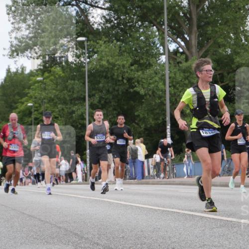 29.06.2025 - hella hamburg halbmarathon Luisa Fischer http://msf.ph/oto/8451549 29.06.2025 10:32:48 Kennedybrücke 12305, 1016, 5322, 18046, 18385, 1253, 8, 1869, 3613, 4982, 5063, 5322, 8388, 10162 meine-sportfotos.de