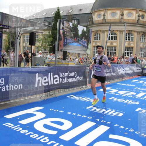 29.06.2025 - hella hamburg halbmarathon Michael Strokosch http://msf.ph/oto/8451613 29.06.2025 10:29:57 Ziel 5308, 19202 meine-sportfotos.de