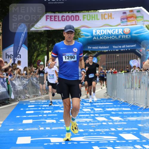29.06.2025 - hella hamburg halbmarathon Strokosch-Dieckow http://msf.ph/oto/8451629 29.06.2025 10:37:31 Ziel 1290, 2767, 5042, 5791, 6047, 7831, 9017, 9914, 10451, 10922, 11106, 13372, 18159, 18193, 18216, 18723 meine-sportfotos.de