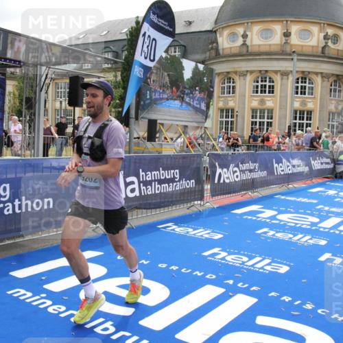 29.06.2025 - hella hamburg halbmarathon Michael Strokosch http://msf.ph/oto/8451644 29.06.2025 10:29:57 Ziel 5308, 19202 meine-sportfotos.de