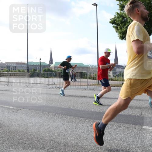 29.06.2025 - hella hamburg halbmarathon Lena Gebhardt http://msf.ph/oto/8451662 29.06.2025 09:54:01 Lombardsbrücke 5, 19112, 1098, 1119, 1399, 1413, 1424, 1476, 1892, 1902, 2098, 2188, 2270, 2516, 2823, 2842, 2890, 2937, 3004, 3186, 3414, 3477, 3785, 4029, 4140, 4183, 4185, 4235, 4237, 4247, 4270, 4949, 5115, 5362, 5528, 5532, 5650, 6071, 6198, 6309, 6388, 6575, 6831, 6903, 7167, 7297, 7385, 7448, 7480, 7734, 8023, 8269, 8743, 8928, 9030, 9043, 9105, 9463, 9482, 9619, 9626, 9633, 9723, 9965, 10529, 10792, 11077, 11848, 11936, 12084 meine-sportfotos.de
