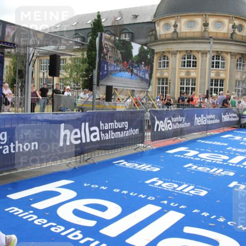 29.06.2025 - hella hamburg halbmarathon Michael Strokosch http://msf.ph/oto/8451664 29.06.2025 10:29:58 Ziel 5308, 19202 meine-sportfotos.de