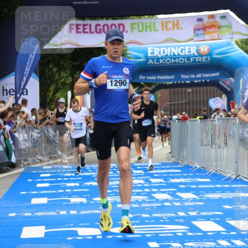 29.06.2025 - hella hamburg halbmarathon Strokosch-Dieckow http://msf.ph/oto/8451665 29.06.2025 10:37:31 Ziel 1290, 2767, 5042, 5791, 6047, 7831, 9017, 9914, 10451, 10922, 11106, 13372, 18159, 18193, 18216, 18723 meine-sportfotos.de