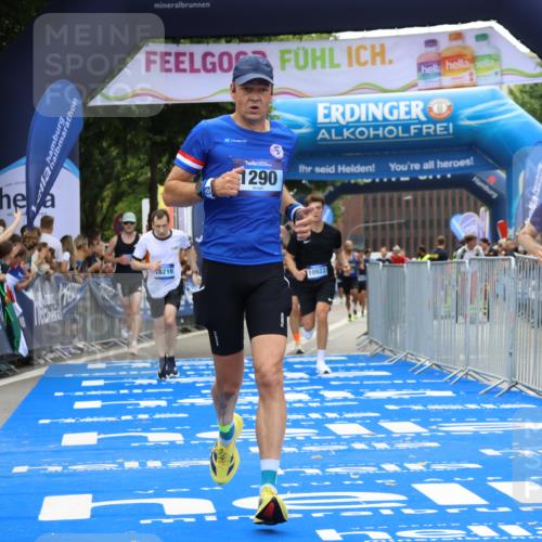 29.06.2025 - hella hamburg halbmarathon Strokosch-Dieckow http://msf.ph/oto/8451680 29.06.2025 10:37:32 Ziel 1290, 2767, 5042, 5791, 6047, 7831, 9017, 9914, 10451, 10922, 11106, 13372, 14934, 18193, 18216 meine-sportfotos.de
