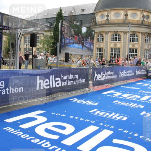 29.06.2025 - hella hamburg halbmarathon Michael Strokosch http://msf.ph/oto/8451693 29.06.2025 10:29:58 Ziel 5308, 19202 meine-sportfotos.de