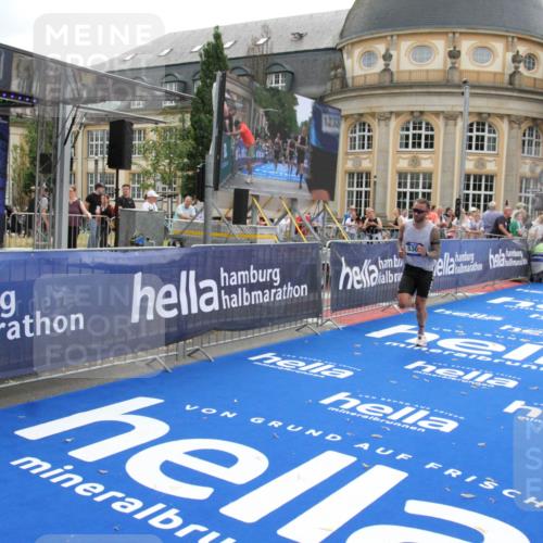 29.06.2025 - hella hamburg halbmarathon Michael Strokosch http://msf.ph/oto/8451708 29.06.2025 10:30:02 Ziel 3189, 5308, 8190, 9634, 10270, 15672, 17768 meine-sportfotos.de