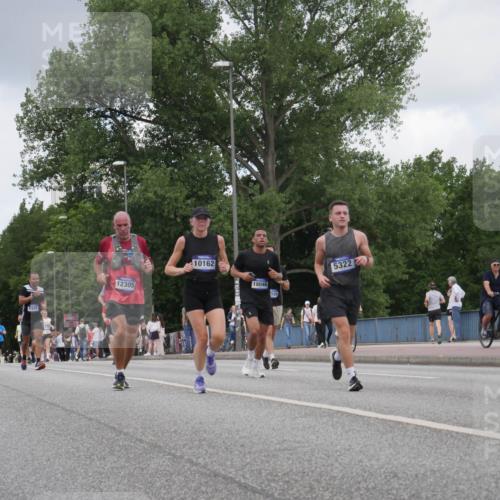 29.06.2025 - hella hamburg halbmarathon Luisa Fischer http://msf.ph/oto/8451709 29.06.2025 10:32:51 Kennedybrücke 7449, 12305, 10162, 18046, 529, 5322, 12537, 1869, 3613, 4982, 5063, 5322, 7449, 8388, 10162 meine-sportfotos.de
