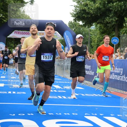 29.06.2025 - hella hamburg halbmarathon Strokosch-Dieckow http://msf.ph/oto/8451729 29.06.2025 10:48:21 Ziel 1537, 3747, 5129, 5362, 5528, 6081, 6923, 7367, 7599, 8216, 9262, 9770, 11211, 11451, 11467, 12549, 12840, 13962, 14797, 14990, 15629, 15735, 17745, 17855, 17982, 18790, 18923, 18963, 19127 meine-sportfotos.de