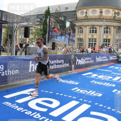29.06.2025 - hella hamburg halbmarathon Michael Strokosch http://msf.ph/oto/8451744 29.06.2025 10:30:03 Ziel 2689, 3189, 5308, 8190, 9634, 10270, 15672, 17768 meine-sportfotos.de