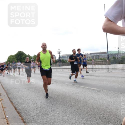 29.06.2025 - hella hamburg halbmarathon Lena Gebhardt http://msf.ph/oto/8451752 29.06.2025 10:30:57 Lombardsbrücke 15299, 11981, 14, 1059, 1472, 1647, 1773, 1979, 2097, 2268, 2505, 2569, 2754, 2755, 3131, 3281, 4198, 4561, 4575, 4819, 5437, 6057, 6195, 6344, 6556, 6620, 6787, 7071, 7120, 7351, 8072, 8073, 8757, 9576, 9830, 10989, 11981, 11984, 11988, 12384, 12460, 12461, 12627, 14095, 14216, 14421, 14803, 15299, 15466, 15589, 15757, 15789, 16504, 16791, 17224, 17463, 17509, 17587, 17742, 17966, 18362, 18795, 18860, 19052, 19226 meine-sportfotos.de