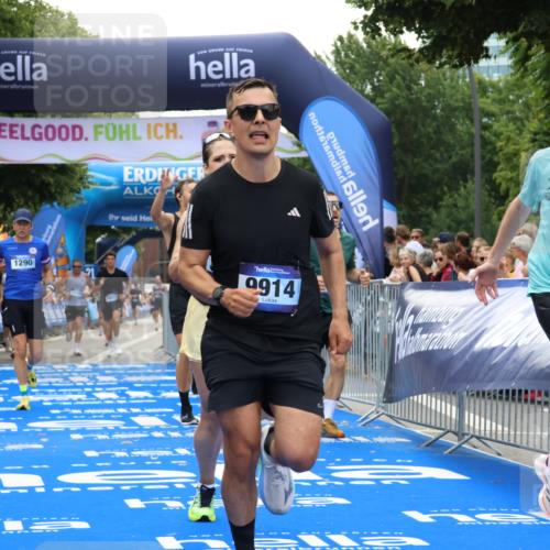 29.06.2025 - hella hamburg halbmarathon Strokosch-Dieckow http://msf.ph/oto/8451788 29.06.2025 10:37:29 Ziel 1290, 2767, 5042, 5791, 6047, 7831, 9017, 9914, 10451, 10922, 11106, 12739, 13372, 15888, 17306, 18159, 18193, 18216, 18723 meine-sportfotos.de