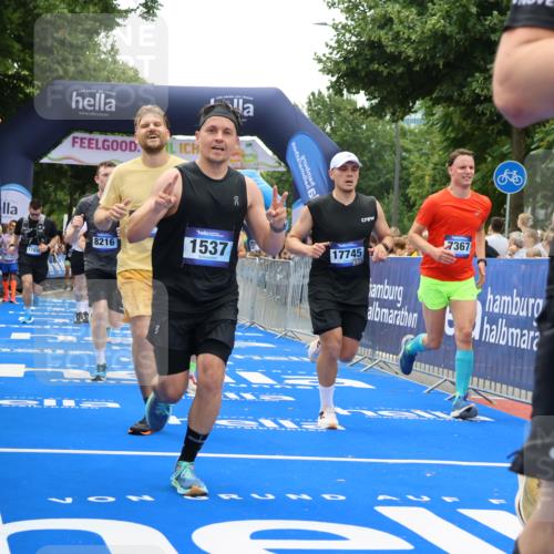 29.06.2025 - hella hamburg halbmarathon Strokosch-Dieckow http://msf.ph/oto/8451797 29.06.2025 10:48:21 Ziel 1537, 3747, 5129, 5362, 5528, 6081, 6923, 7367, 7599, 8216, 9262, 9770, 11211, 11451, 11467, 12549, 12840, 13962, 14797, 14990, 15629, 15735, 17745, 17855, 17982, 18790, 18923, 18963, 19127 meine-sportfotos.de