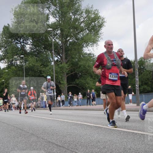 29.06.2025 - hella hamburg halbmarathon Luisa Fischer http://msf.ph/oto/8451816 29.06.2025 10:32:53 Kennedybrücke 7449, 6413, 3613, 12305, 62, 1192, 1869, 3613, 4982, 5322, 7449, 10162 meine-sportfotos.de