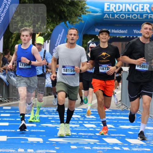 29.06.2025 - hella hamburg halbmarathon Strokosch-Dieckow http://msf.ph/oto/8451859 29.06.2025 10:37:23 Ziel 2767, 5003, 5042, 6047, 9017, 9914, 12739, 12900, 13372, 13854, 14387, 14459, 15888, 17306, 18159, 18723, 18824 meine-sportfotos.de