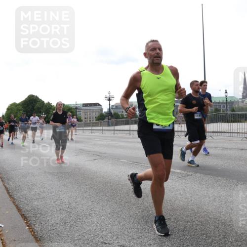 29.06.2025 - hella hamburg halbmarathon Lena Gebhardt http://msf.ph/oto/8451884 29.06.2025 10:30:58 Lombardsbrücke 15299, 1198, 1059, 1472, 1647, 1773, 1979, 2097, 2268, 2505, 2569, 2754, 2755, 3131, 3281, 4198, 4561, 4575, 4819, 5437, 6057, 6195, 6344, 6556, 6620, 6787, 7071, 7120, 7351, 8050, 8072, 8073, 8757, 9576, 9830, 10989, 11981, 11984, 11988, 12384, 12460, 12461, 12627, 14095, 14216, 14803, 15299, 15466, 15589, 15757, 16457, 16791, 17224, 17463, 17509, 17587, 17742, 17966, 18362, 18795, 18860, 19052, 19226 meine-sportfotos.de