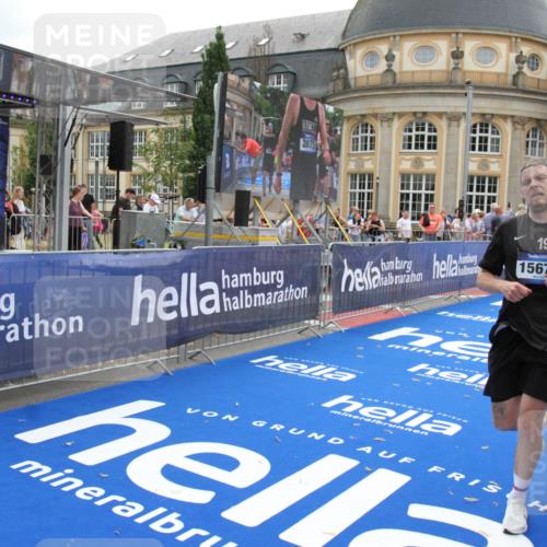 29.06.2025 - hella hamburg halbmarathon Michael Strokosch http://msf.ph/oto/8451914 29.06.2025 10:30:06 Ziel 2689, 3189, 8190, 9634, 10270, 12308, 15507, 15672, 17768 meine-sportfotos.de