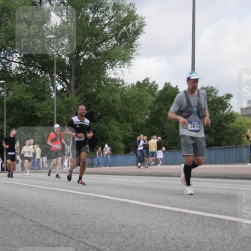 29.06.2025 - hella hamburg halbmarathon Luisa Fischer http://msf.ph/oto/8451917 29.06.2025 10:32:56 Kennedybrücke 3613, 1192, 3613, 4580, 6418, 7449, 10162, 10641 meine-sportfotos.de
