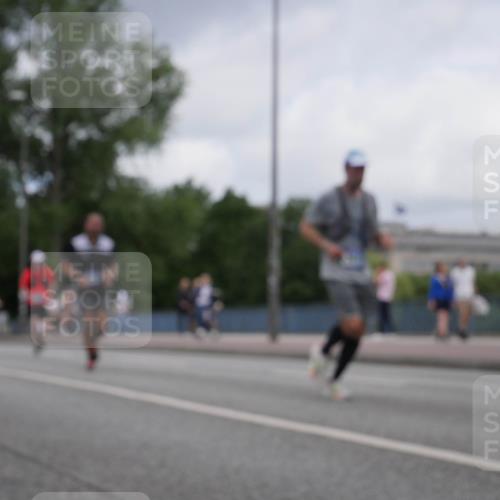 29.06.2025 - hella hamburg halbmarathon Luisa Fischer http://msf.ph/oto/8451943 29.06.2025 10:32:57 Kennedybrücke 1192, 3613, 4580, 6418, 7449, 10641 meine-sportfotos.de