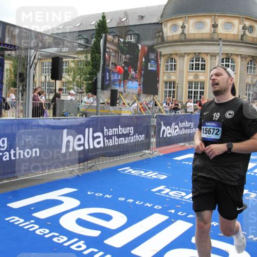 29.06.2025 - hella hamburg halbmarathon Michael Strokosch http://msf.ph/oto/8451950 29.06.2025 10:30:06 Ziel 2689, 3189, 8190, 9634, 10270, 12308, 15507, 15672, 17768 meine-sportfotos.de