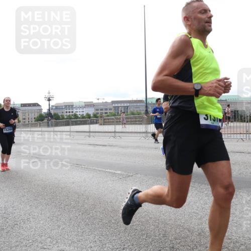 29.06.2025 - hella hamburg halbmarathon Lena Gebhardt http://msf.ph/oto/8451965 29.06.2025 10:30:58 Lombardsbrücke 15299, 1111, 1059, 1472, 1647, 1773, 1979, 2097, 2268, 2505, 2569, 2754, 2755, 3131, 3281, 4198, 4561, 4575, 4819, 5437, 6057, 6195, 6344, 6556, 6620, 6787, 7071, 7120, 7351, 8050, 8072, 8073, 8757, 9576, 9830, 10989, 11981, 11984, 11988, 12384, 12460, 12461, 12627, 14095, 14216, 14803, 15299, 15466, 15589, 15757, 16457, 16791, 17224, 17463, 17509, 17587, 17742, 17966, 18362, 18795, 18860, 19052, 19226 meine-sportfotos.de