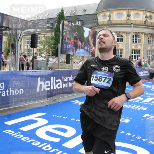 29.06.2025 - hella hamburg halbmarathon Michael Strokosch http://msf.ph/oto/8451973 29.06.2025 10:30:07 Ziel 2689, 3189, 8190, 9634, 10270, 12308, 15507, 15672, 17768 meine-sportfotos.de