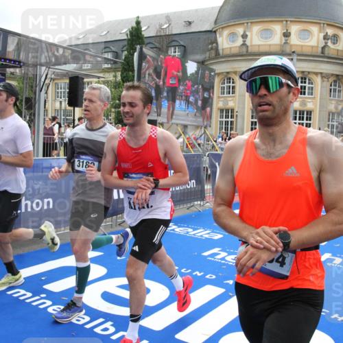 29.06.2025 - hella hamburg halbmarathon Michael Strokosch http://msf.ph/oto/8452045 29.06.2025 10:30:09 Ziel 1758, 2689, 3189, 8190, 9634, 10270, 12308, 15507, 17768 meine-sportfotos.de