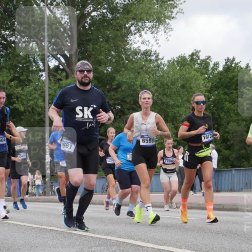 29.06.2025 - hella hamburg halbmarathon Luisa Fischer http://msf.ph/oto/8452059 29.06.2025 10:33:06 Kennedybrücke 18299, 16604, 9298, 1661, 290, 1208, 6598, 18503, 16735, 14304, 1063, 1230, 1661, 2901, 4575, 4580, 6418, 6598, 8048, 10641, 10880 meine-sportfotos.de