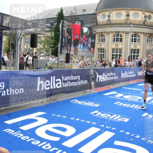 29.06.2025 - hella hamburg halbmarathon Michael Strokosch http://msf.ph/oto/8452069 29.06.2025 10:30:10 Ziel 1758, 2689, 3189, 8190, 8323, 9634, 10270, 12308, 15507, 17768 meine-sportfotos.de