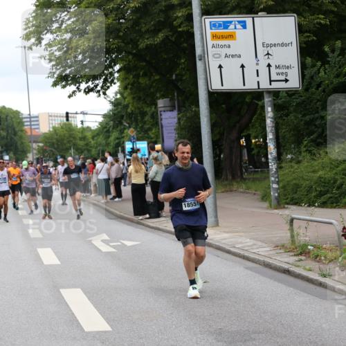 29.06.2025 - hella hamburg halbmarathon Yannick Fuchs http://msf.ph/oto/8452071 29.06.2025 10:55:52 20KM 1135, 1138, 1147, 1190, 3097, 3400, 3921, 4095, 4859, 5547, 5839, 6391, 6815, 7049, 8364, 9297, 10177, 10194, 10746, 11465, 12125, 12567, 13491, 13699, 13958, 14574, 14605, 15252, 15291, 15520, 15539, 15686, 15733, 15908, 16128, 16145, 17939, 18551, 18799, 18808 meine-sportfotos.de