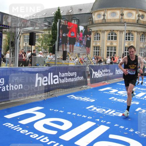 29.06.2025 - hella hamburg halbmarathon Michael Strokosch http://msf.ph/oto/8452082 29.06.2025 10:30:10 Ziel 1758, 2689, 3189, 8190, 8323, 9634, 10270, 12308, 15507, 17768 meine-sportfotos.de