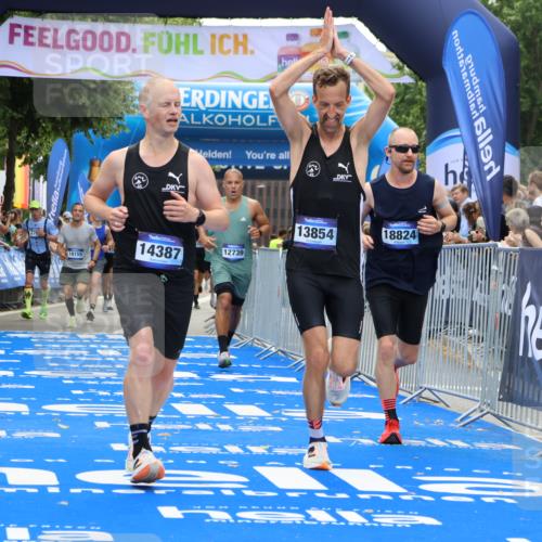 29.06.2025 - hella hamburg halbmarathon Strokosch-Dieckow http://msf.ph/oto/8452113 29.06.2025 10:37:19 Ziel 2767, 4860, 5003, 9017, 12739, 12900, 13372, 13854, 14387, 14459, 15888, 17137, 17306, 17726, 18159, 18723, 18824 meine-sportfotos.de