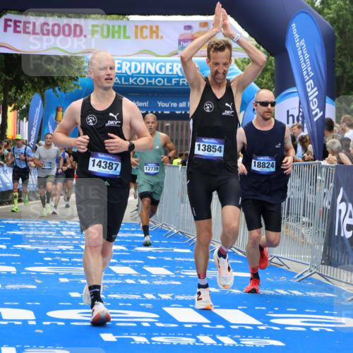 29.06.2025 - hella hamburg halbmarathon Strokosch-Dieckow http://msf.ph/oto/8452128 29.06.2025 10:37:19 Ziel 2767, 4860, 5003, 9017, 12739, 12900, 13372, 13854, 14387, 14459, 15888, 17137, 17306, 17726, 18159, 18723, 18824 meine-sportfotos.de