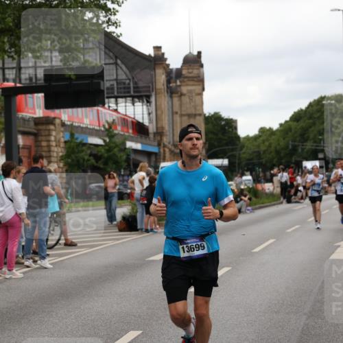 29.06.2025 - hella hamburg halbmarathon Yannick Fuchs http://msf.ph/oto/8452136 29.06.2025 10:55:53 20KM 1135, 1138, 1147, 1190, 3097, 3400, 3921, 4095, 4859, 5547, 5839, 6580, 6815, 7049, 8364, 9297, 9928, 10177, 10194, 10746, 10797, 11465, 12125, 12567, 13491, 13699, 13958, 14574, 14605, 15252, 15291, 15520, 15539, 15686, 15733, 15908, 16128, 16145, 17939, 18000, 18551, 18799, 18808 meine-sportfotos.de
