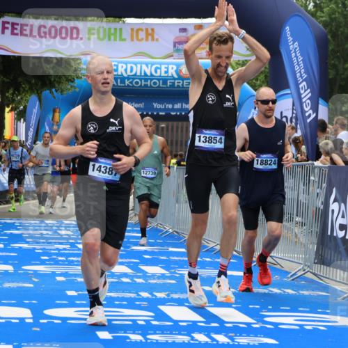 29.06.2025 - hella hamburg halbmarathon Strokosch-Dieckow http://msf.ph/oto/8452147 29.06.2025 10:37:19 Ziel 2767, 4860, 5003, 9017, 12739, 12900, 13372, 13854, 14387, 14459, 15888, 17137, 17306, 17726, 18159, 18723, 18824 meine-sportfotos.de